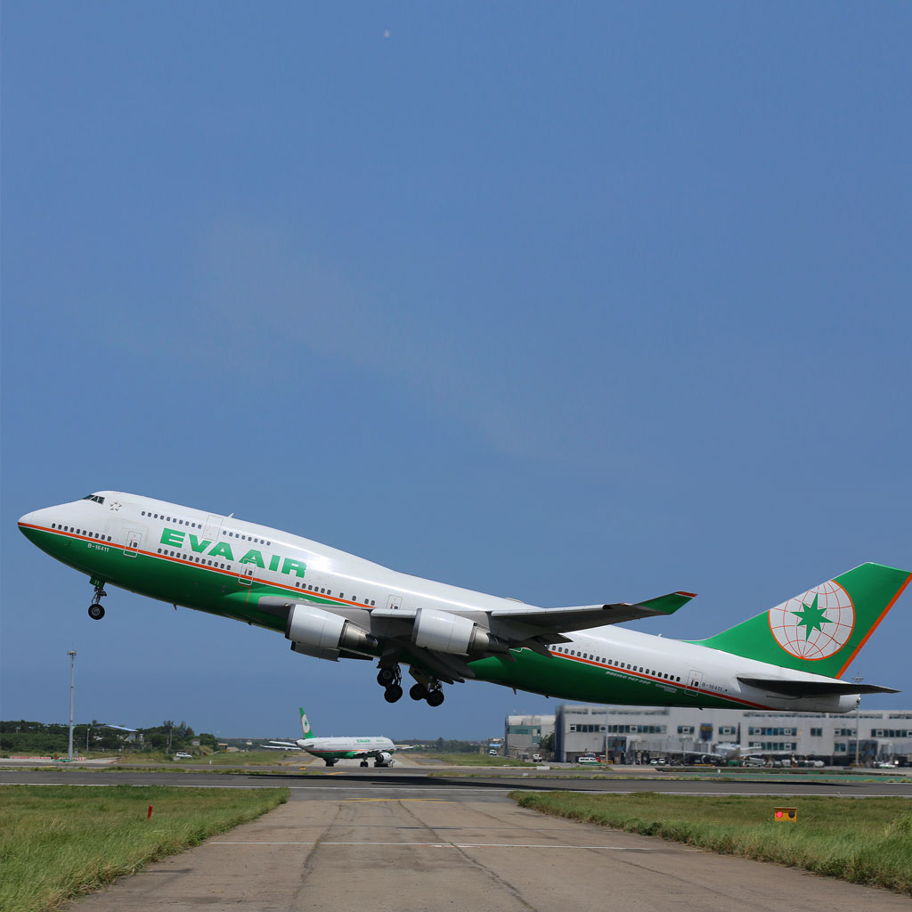 B747_EVA_AIR_B-16411_Square_7.jpg